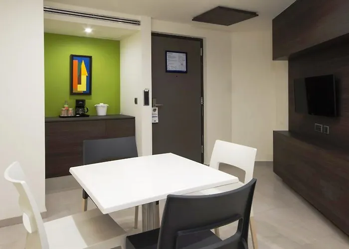 Hotel Express Aeropuerto, An Ihg 4*