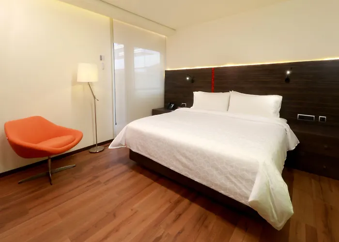 Express Aeropuerto By Ihg Hotel 4*