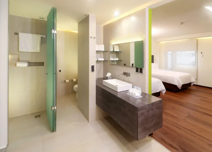Hotel Express Aeropuerto, An Ihg 4*