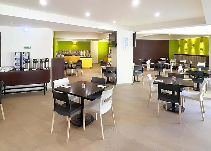 Express Aeropuerto By Ihg 4*
