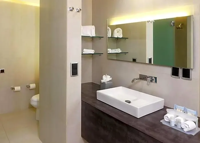 Hotel Express Aeropuerto By Ihg 4*