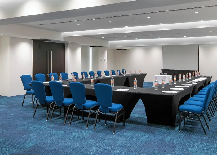 Express Aeropuerto By Ihg Hotel 4*