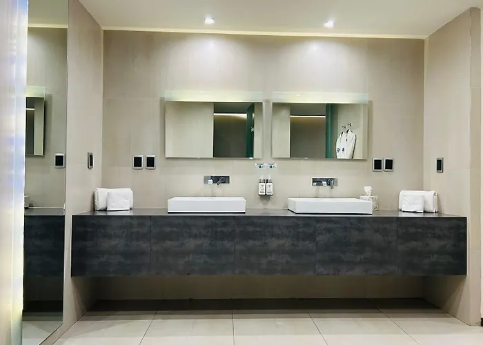 Express Aeropuerto By Ihg Hotel 4*
