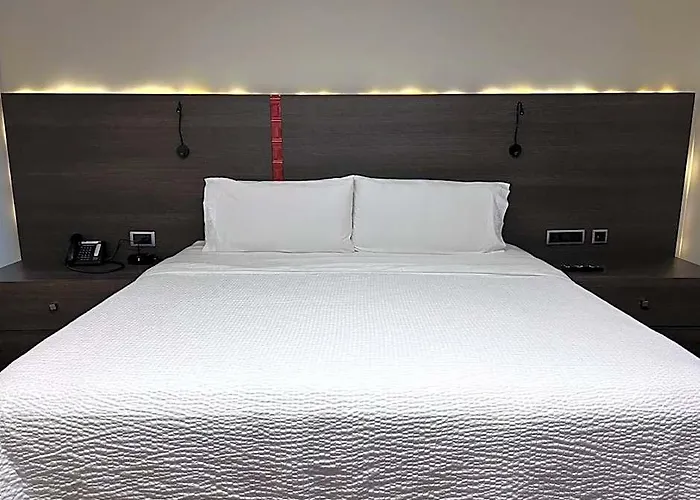 Hotel Express Aeropuerto By Ihg